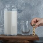 Milch ohne Messbecher abmessen: So gelingen kleine Mengen zuverlässig